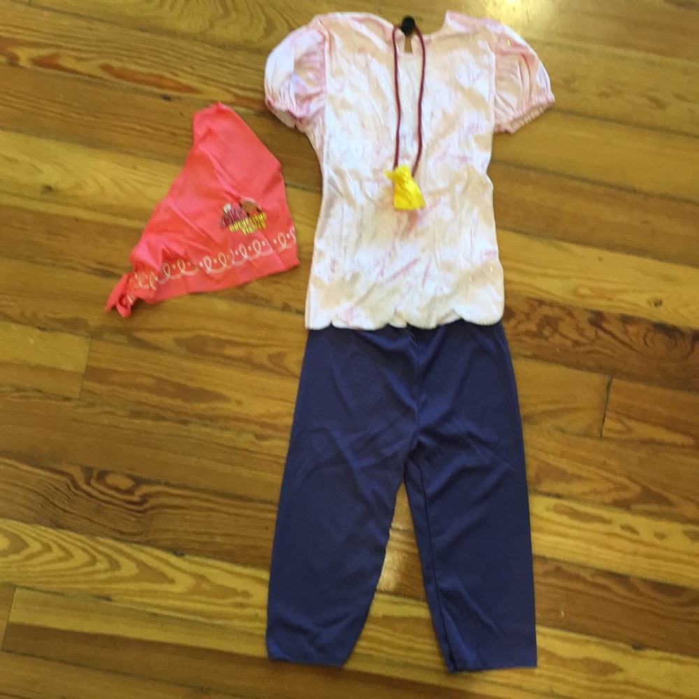 Disney Izzy costume (Jake & the NeverLand Pirates)